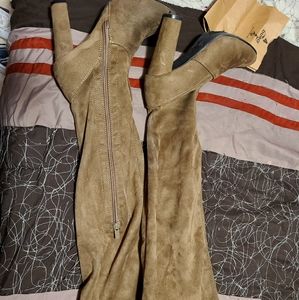 High thigh boots 👢  and heels